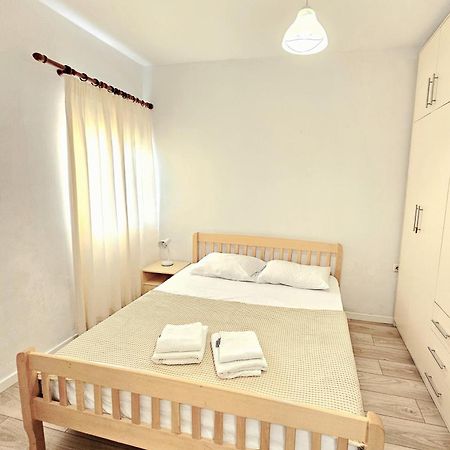 Cozy 1 Bedroom Apartment Near Parks, Cafes & Restaurants Tirana Exteriör bild