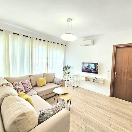 Cozy 1 Bedroom Apartment Near Parks, Cafes & Restaurants Tirana Exteriör bild
