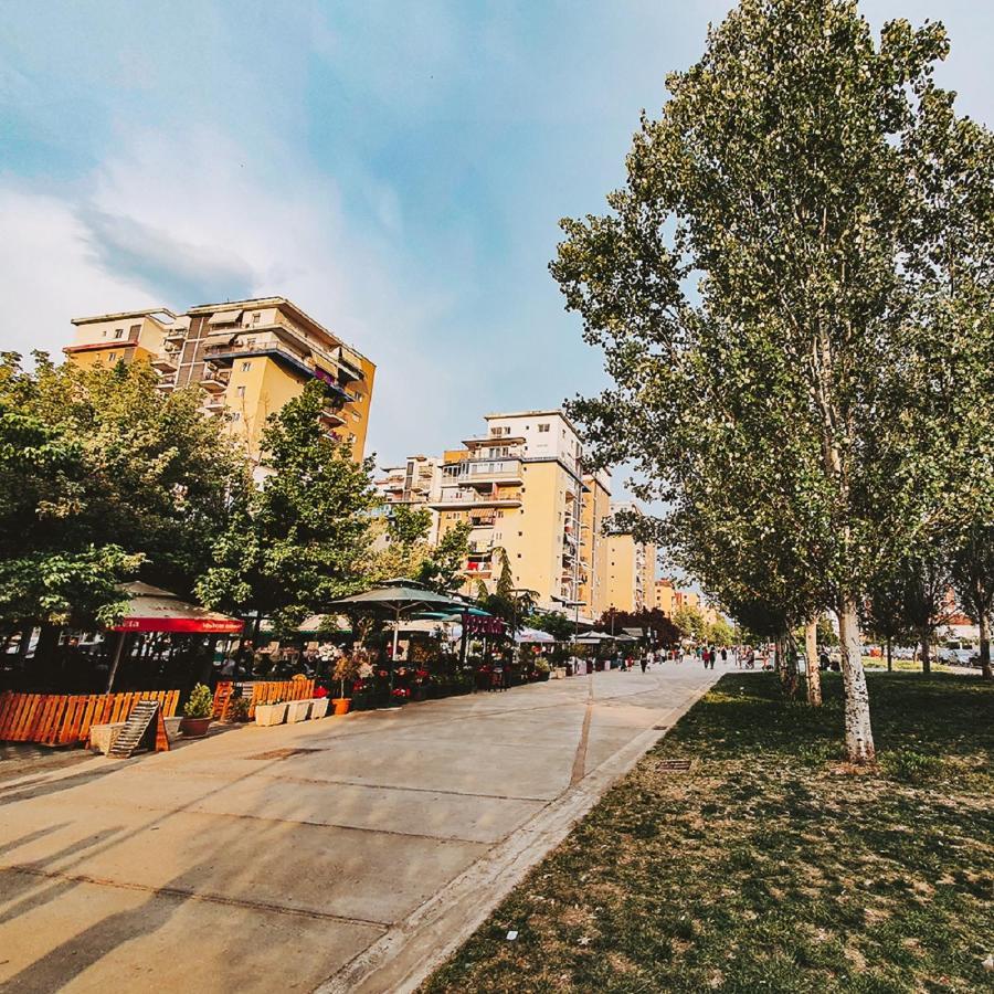 Cozy 1 Bedroom Apartment Near Parks, Cafes & Restaurants Tirana Exteriör bild