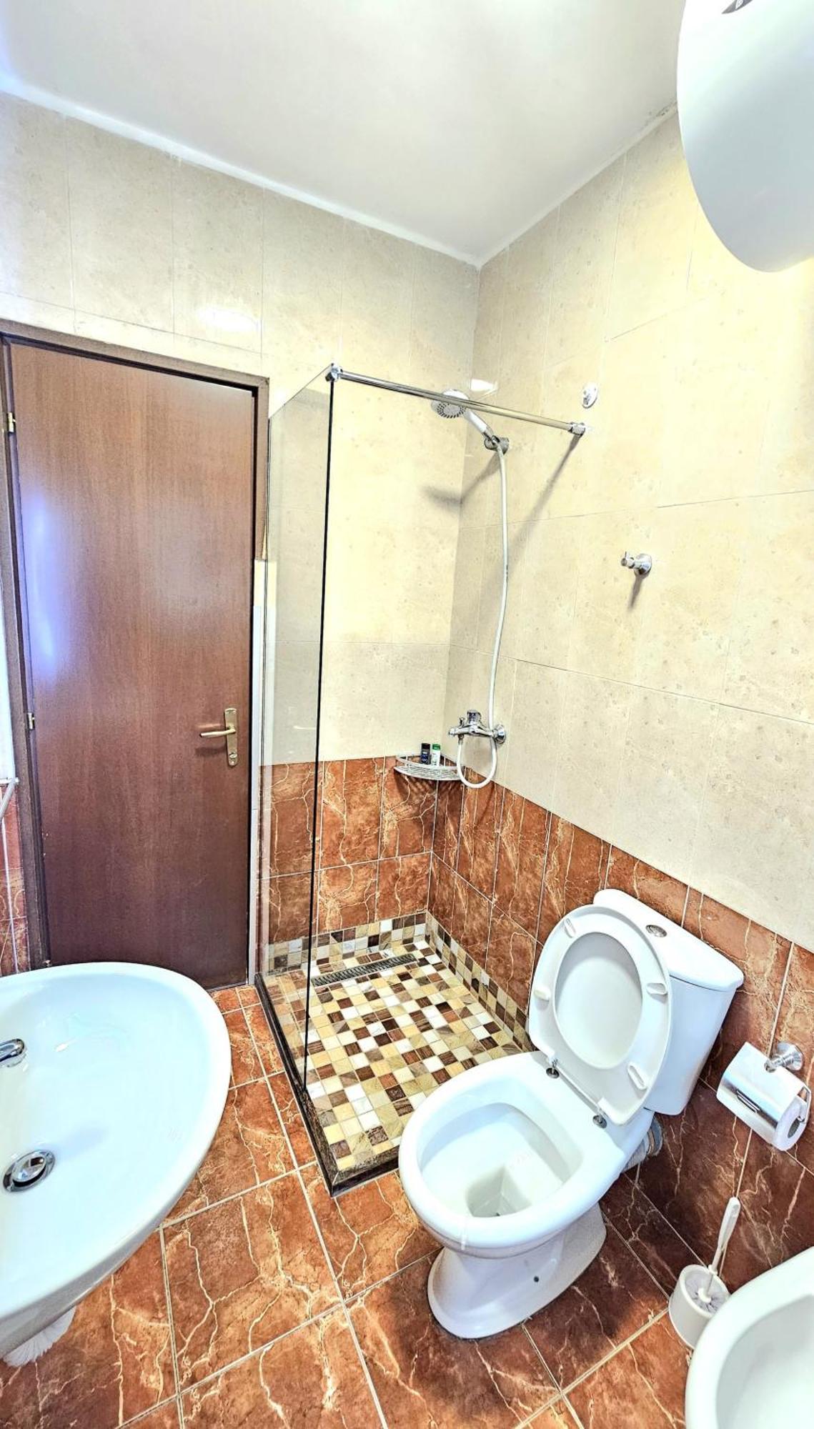 Cozy 1 Bedroom Apartment Near Parks, Cafes & Restaurants Tirana Exteriör bild