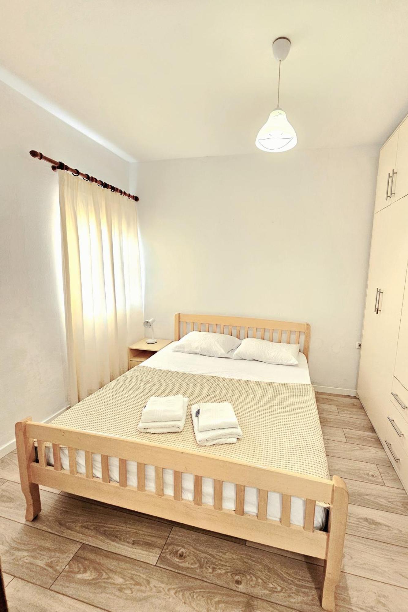 Cozy 1 Bedroom Apartment Near Parks, Cafes & Restaurants Tirana Exteriör bild